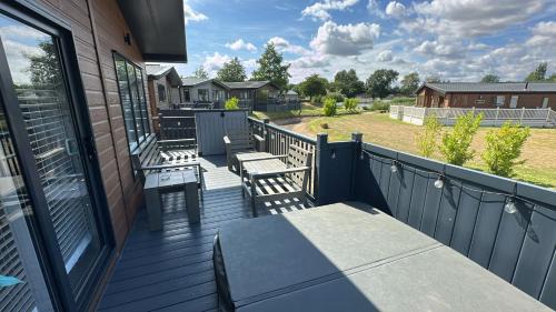 Allerthorpe Ski Chalet | Sandy Lane 20