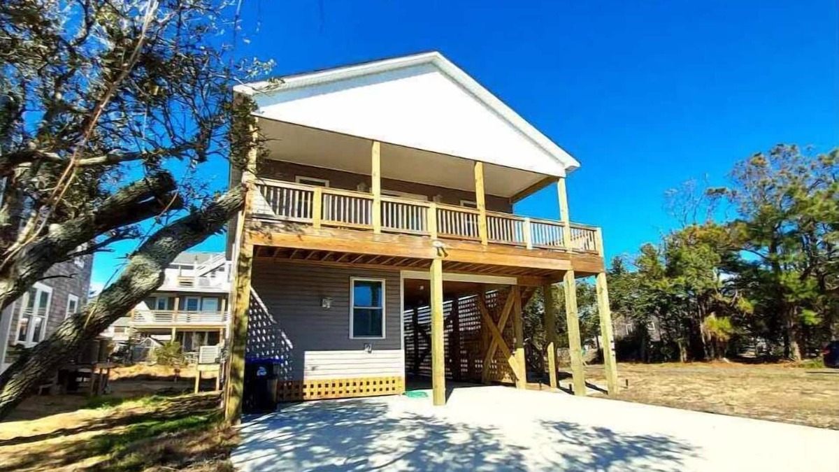 Caffeys Quarters House | Sandy Pants OBX/Duck