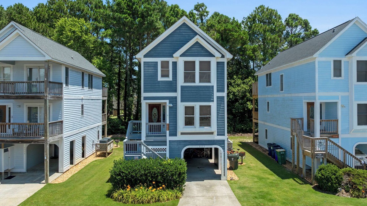 Corolla Light House | Sandy Paws: Dogs Allowed | Private Hot Tub