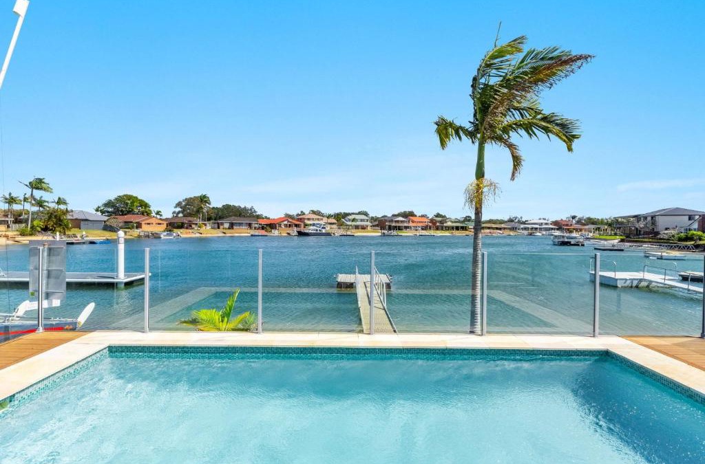 Yamba House | Sandy Shores - Absolute Waterfront & Swimming pool
