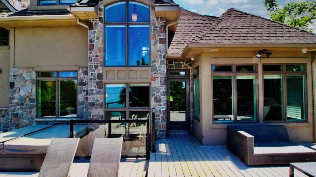 Zurich Cottage | Sandy Shores Lakefront Cottage! Amazing Luxury On Lake Huron!