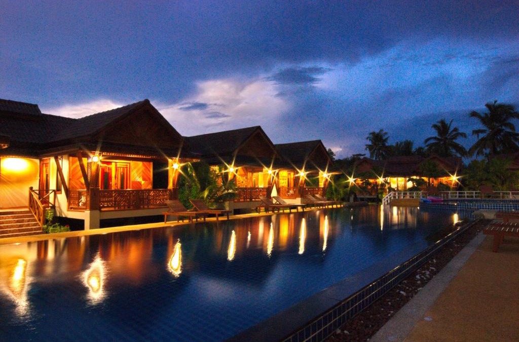 Khuk Khak Beach Resort | Sangsawan Palace Khaolak Resort