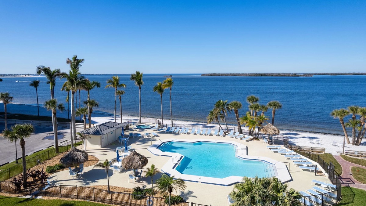 Punta Rassa Condo | Sanibel Harbour Resort Harbour Tower 211: Boasting amazing sunset views from the lanai