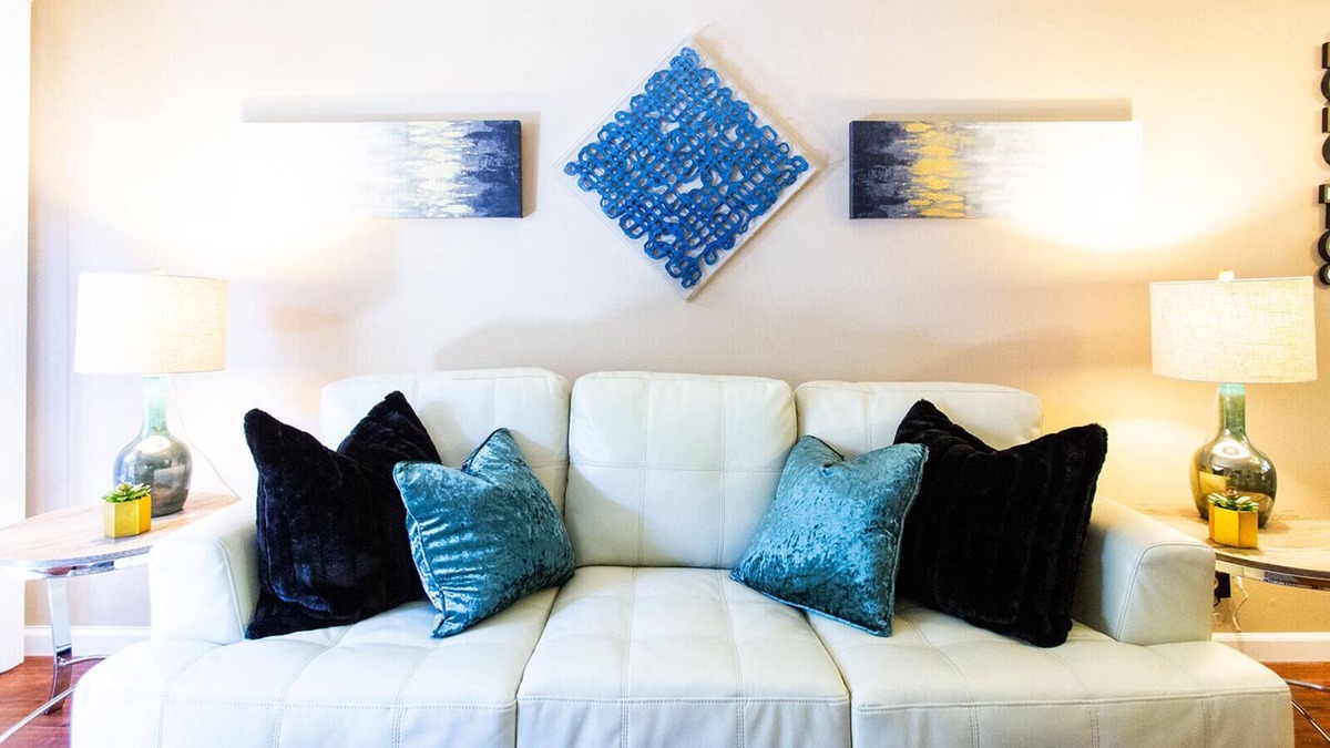 Westlake Village Apartment | Sanitized Modern Comfort FAST WIFI CALI KING BED