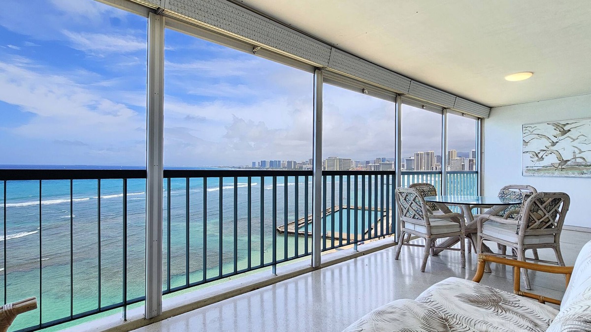 Diamond Head - Kapahulu - St. Louis Apartment | Sans Souci 1104 🏵 King Bedroom Beachfront 1 Bedroom 30+Nights