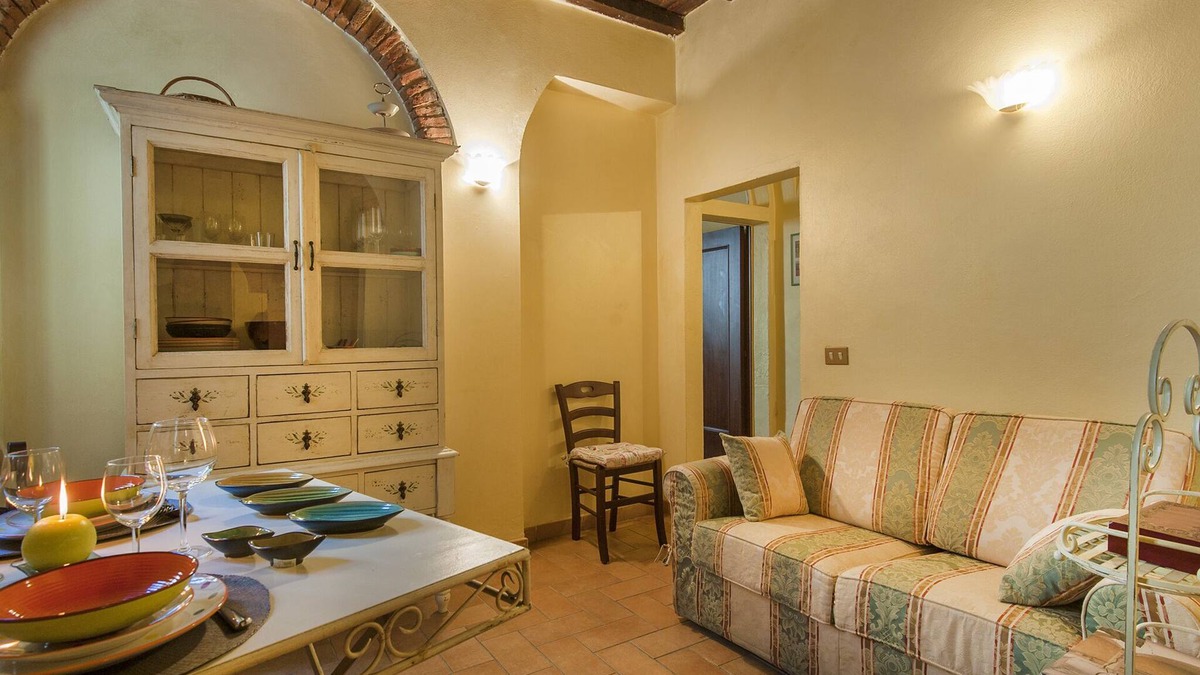 Sant' Ambrogio Apartment | Sant' Egidio is 5 mins from the Dome. On the ground floor with WI.FI and Air Con