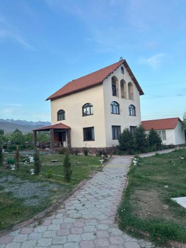 Cholpon-Ata House | Santa barbara