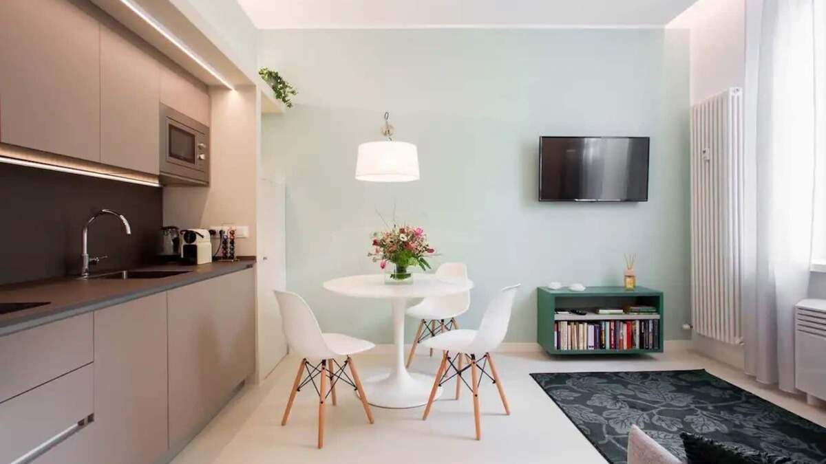 Roman Quarter Apartment | Santa Chiara Suite, 18th century building, historic center
