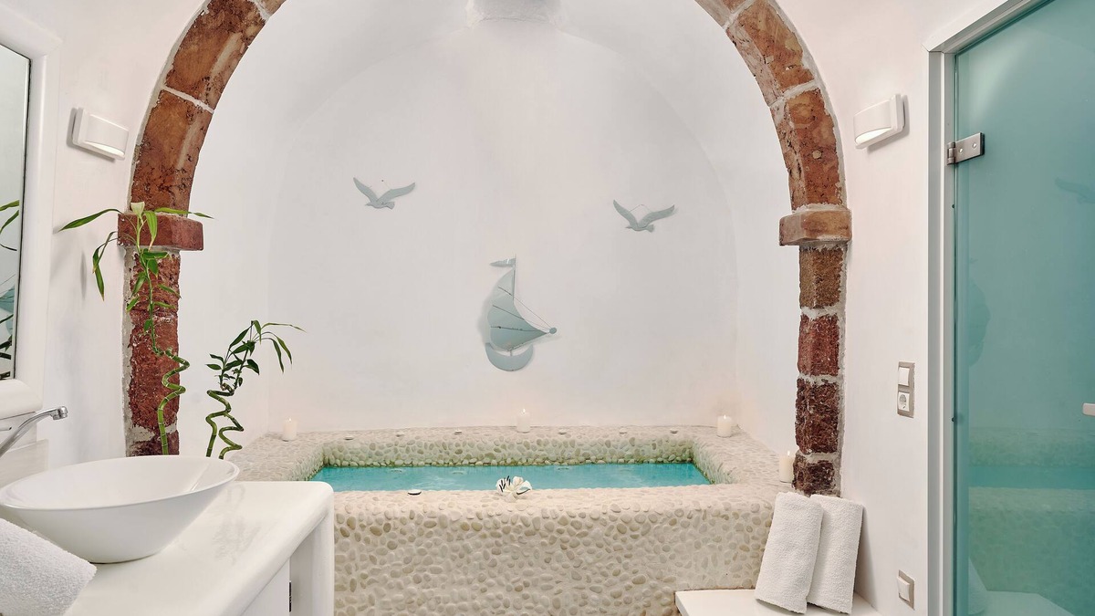 Imerovigli Hotel | Santorini Mansion Honeymoon Suite Private Jacuzzi