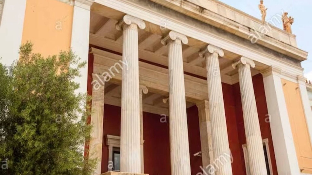 Mousio Apartment | SANTORINI STYLE IN ATHENS! GERGEOUS BATHTUB/NATHIONAL ARCHEOLOGICAL MUSEUM