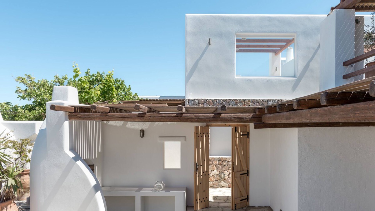 Vourvoulos Apartment | Santorini Suite with Jacuzzi 3 by Delfus