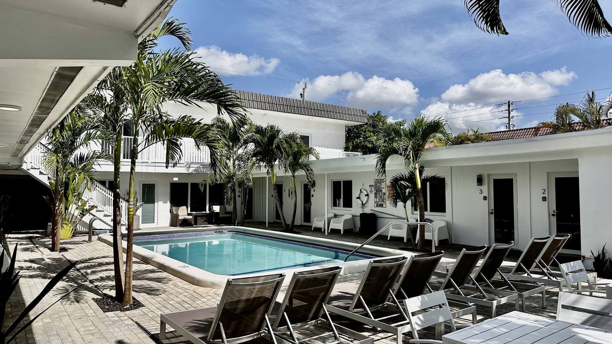 Lauderdale-by-the-Sea Hotel | Sapphire by the Sea Unit 10 - King Pool View Suite, kitchen, pool view, sleeps 2