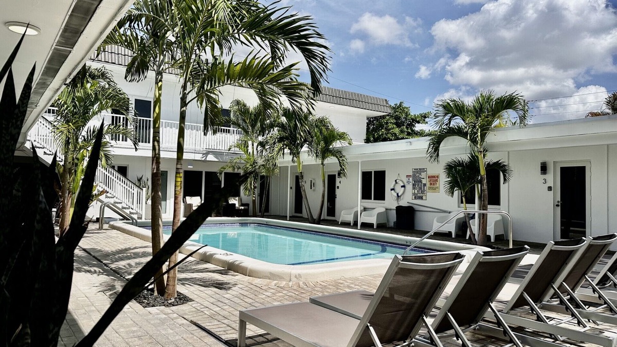Lauderdale-by-the-Sea Hotel | Sapphire by the Sea - Unit 1 - 1 Bedroom 2 Bath, 2 Queen Beds, kitchen, Sleeps 6