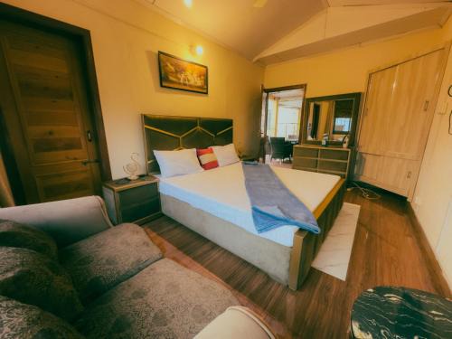 Muzaffarabad House | Sapphire Lodges