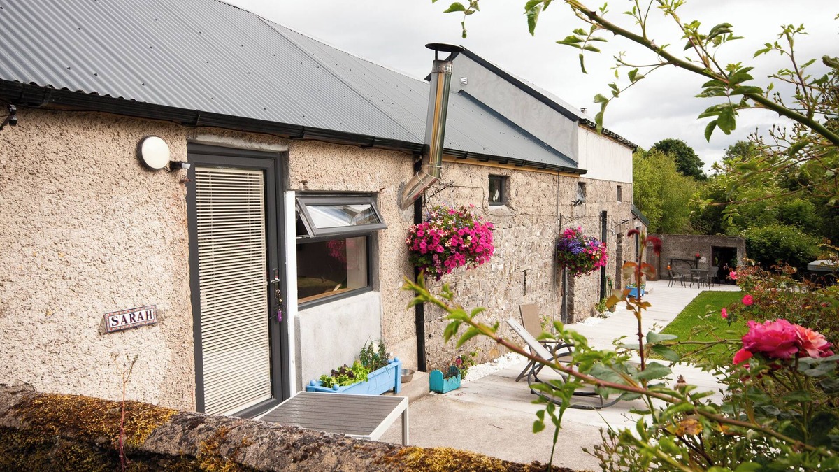 County Meath Cottage | Sarahs Cottage an enchanting 1-bedroom artisan stone cottage near Clonmellon.