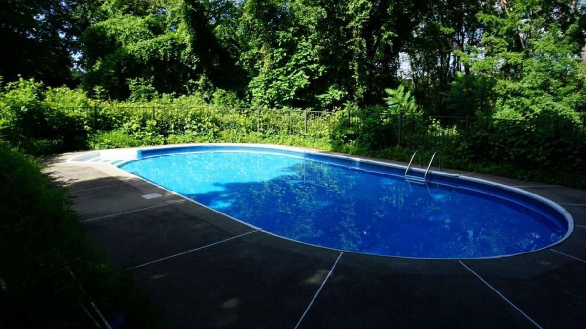 Saratoga Springs House | Saratoga 1800s Renovated Farmhouse on 20 Acres with Pool