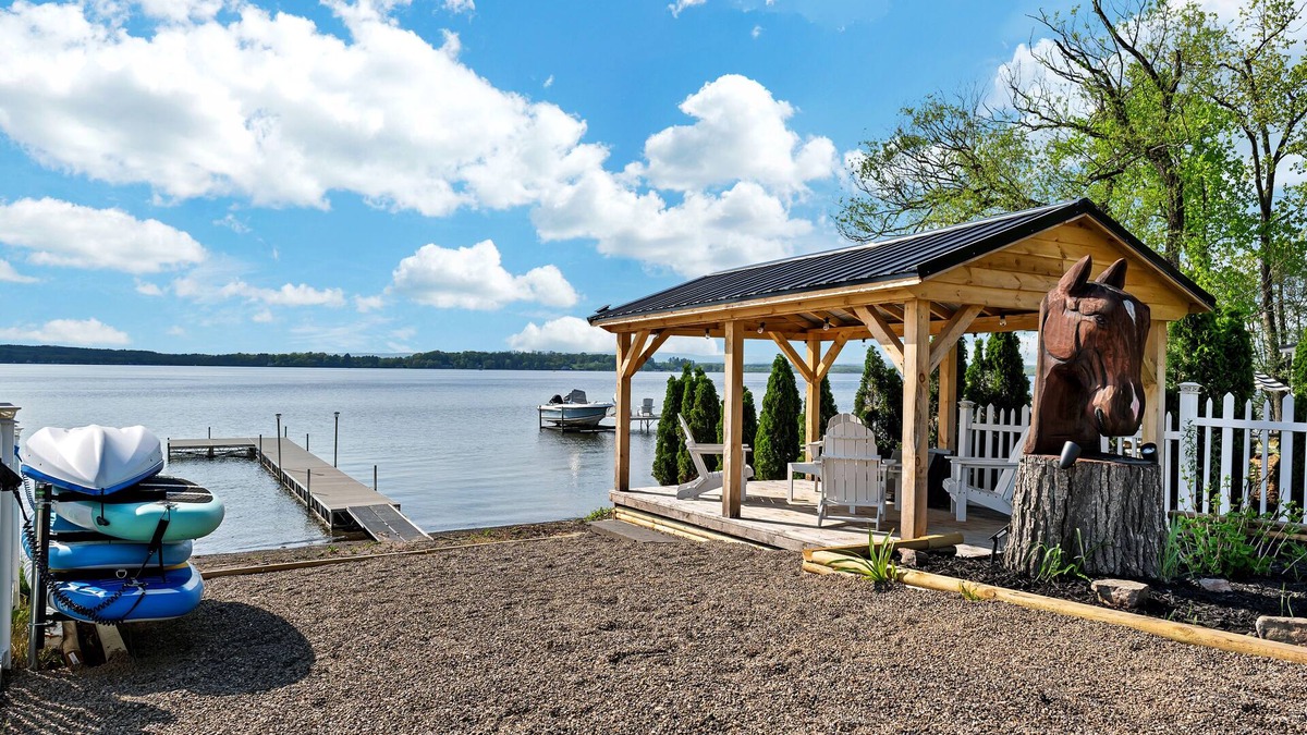 Saratoga Springs Cottage | Saratoga 2br Lake Home beach & dock