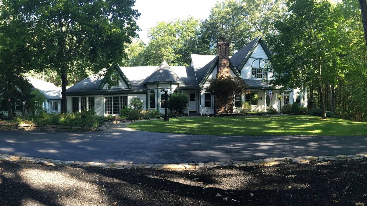 Saratoga Springs House | Saratoga Home close to Race Track. n Privacy in a spacious home with Pool