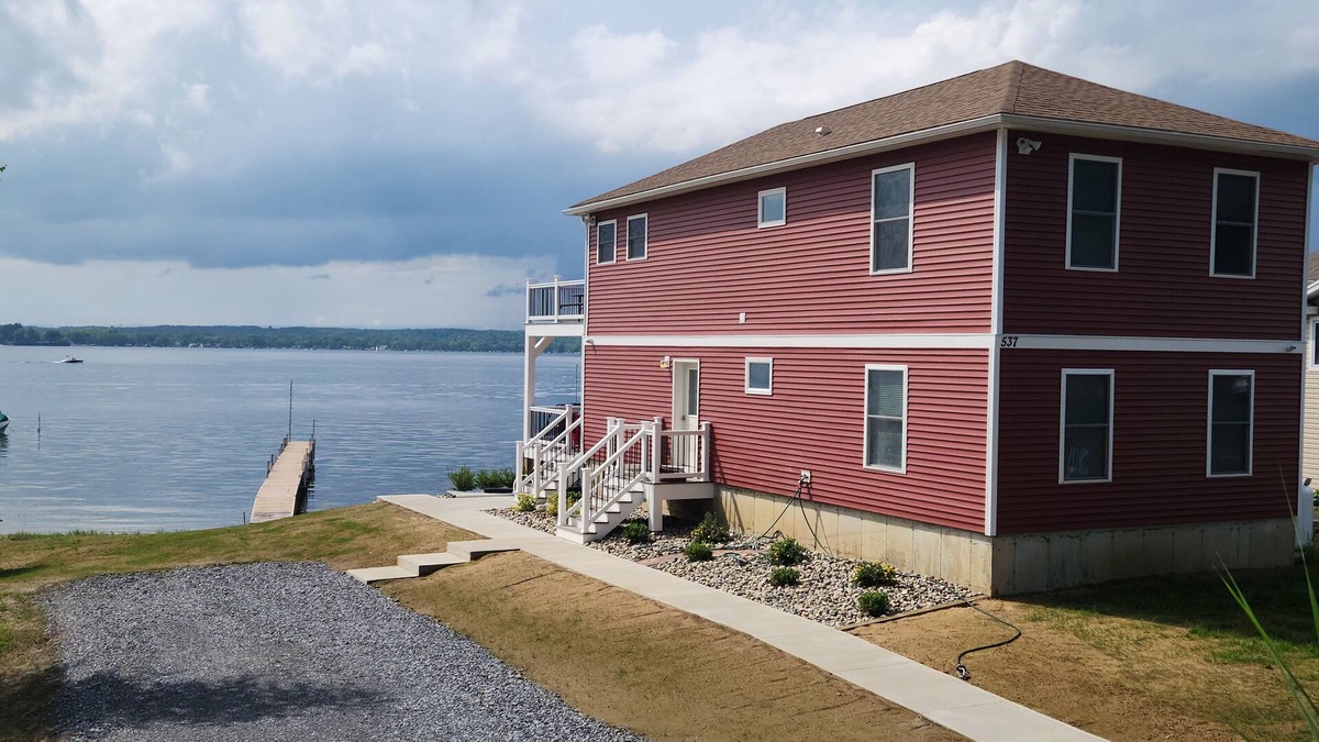 Saratoga Springs House | Saratoga Lake House Private Beach and Dock SPAC