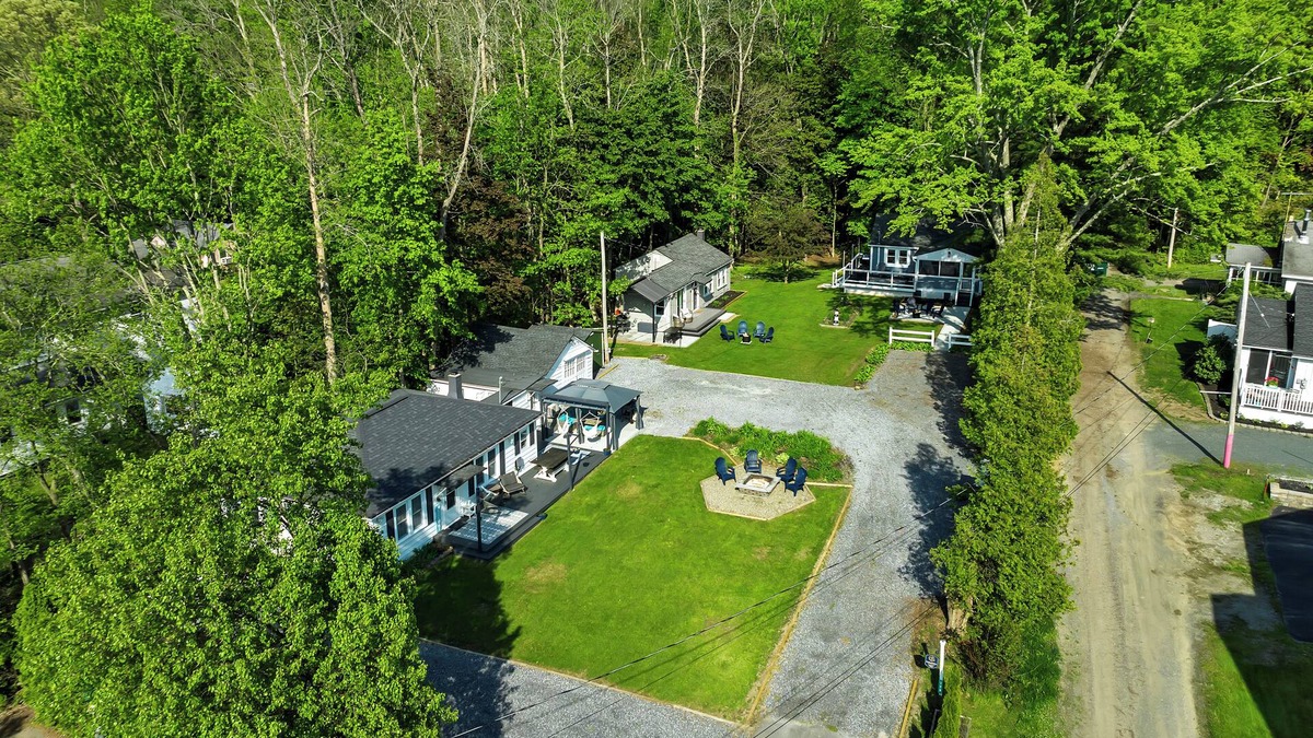 Saratoga Springs Cottage | Saratoga Lake, 3 Cottages on Property, 7 Bedrooms, Beach/Dock & Best Sunsets!