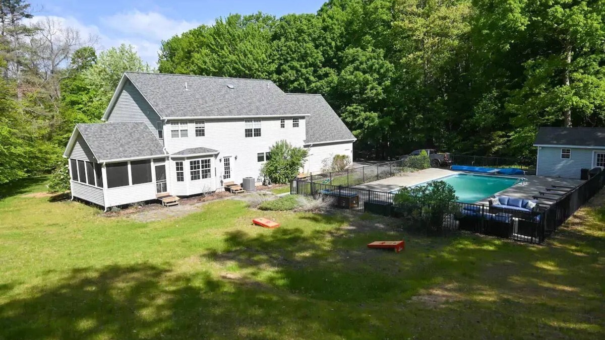 Saratoga Springs House | Saratoga oasis on 5.5 acres w/inground pooln