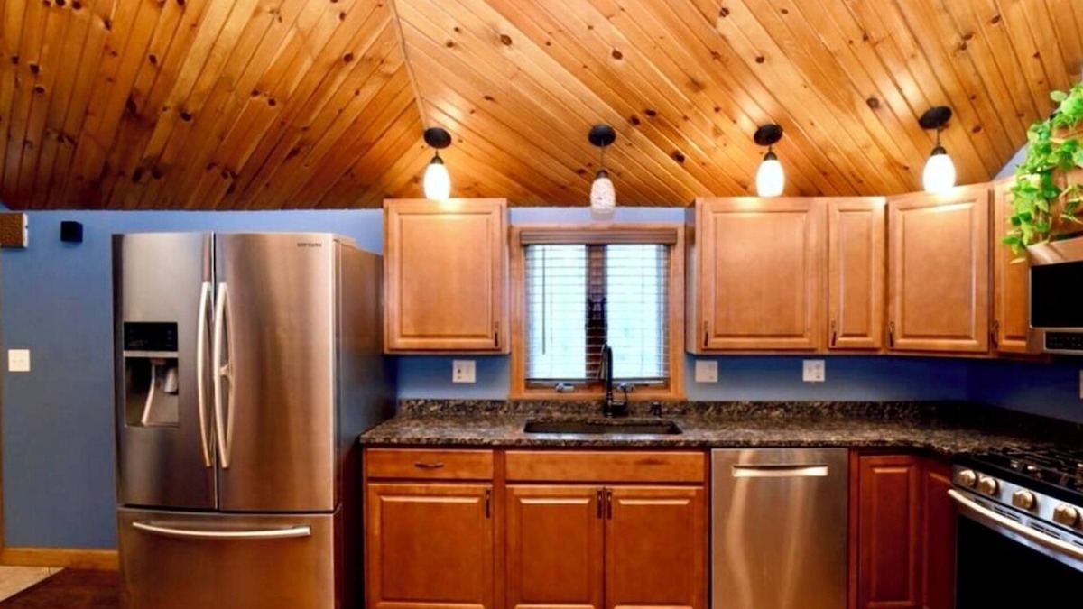 Saratoga Springs Apartment | Saratoga Track 2024! 10 Minute Walk to Broadway!
