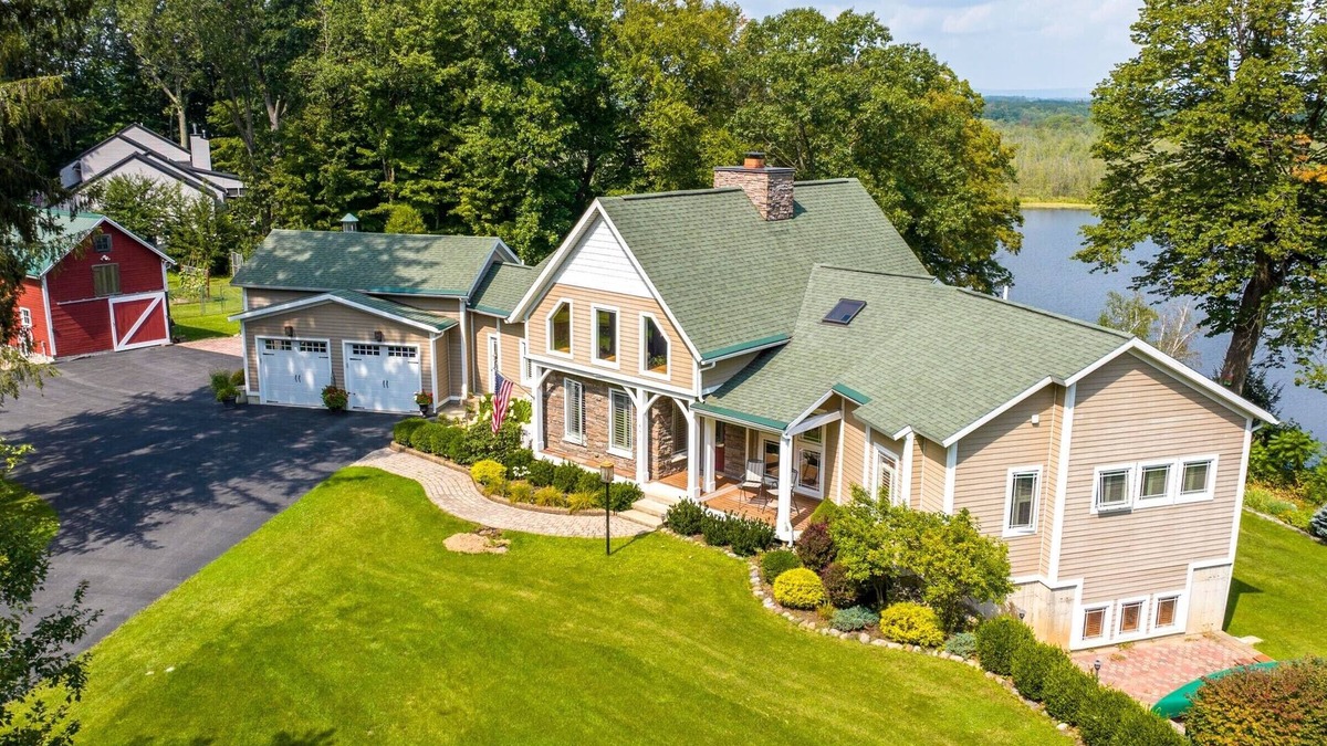 Saratoga Springs House | Saratoga waterfront retreat near town, track and golf - 3BR, 4BA