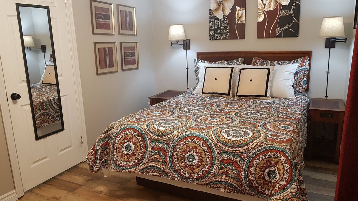Sarnia House | Sarnia Hidden Gem - 3 BR/2 BA by College/Hwy/Arena