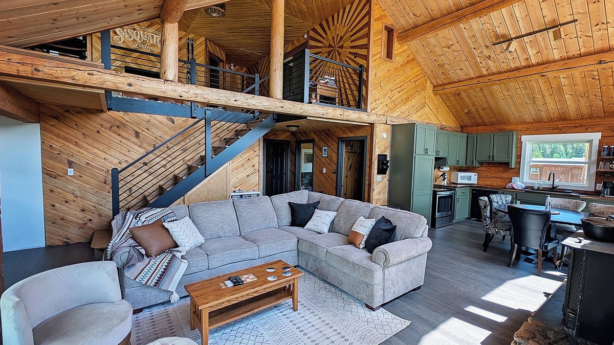 Pitkin Cabin | Sasquatch Lodge - Your perfect adventure basecamp in a historic mining town.
