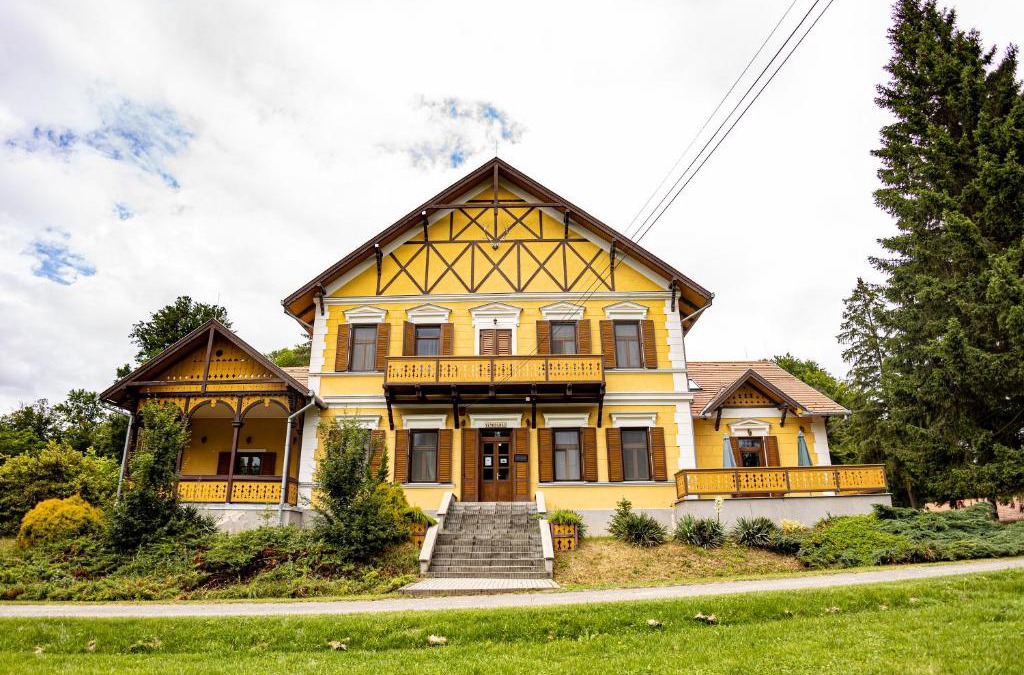 Almamellek Bed & Breakfast | Sasréti Vadászkastély Almamellék