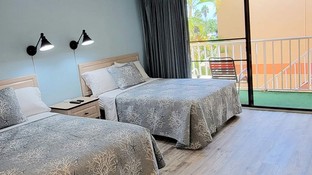 Treasure Island Hotel | Satellite Motel - Sun Kiss 114