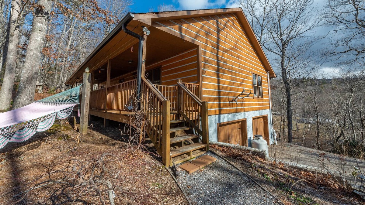 Celo Cabin | Satisfy all senses in melodious fashion. Mountain landscapes, breezes, wildlife