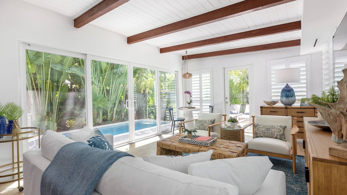 White St. Gallery House | SATISFY MY SOUL ~ 3 BR, 3.5 Ba Newly Renovated Mid Town Home w/Pool!