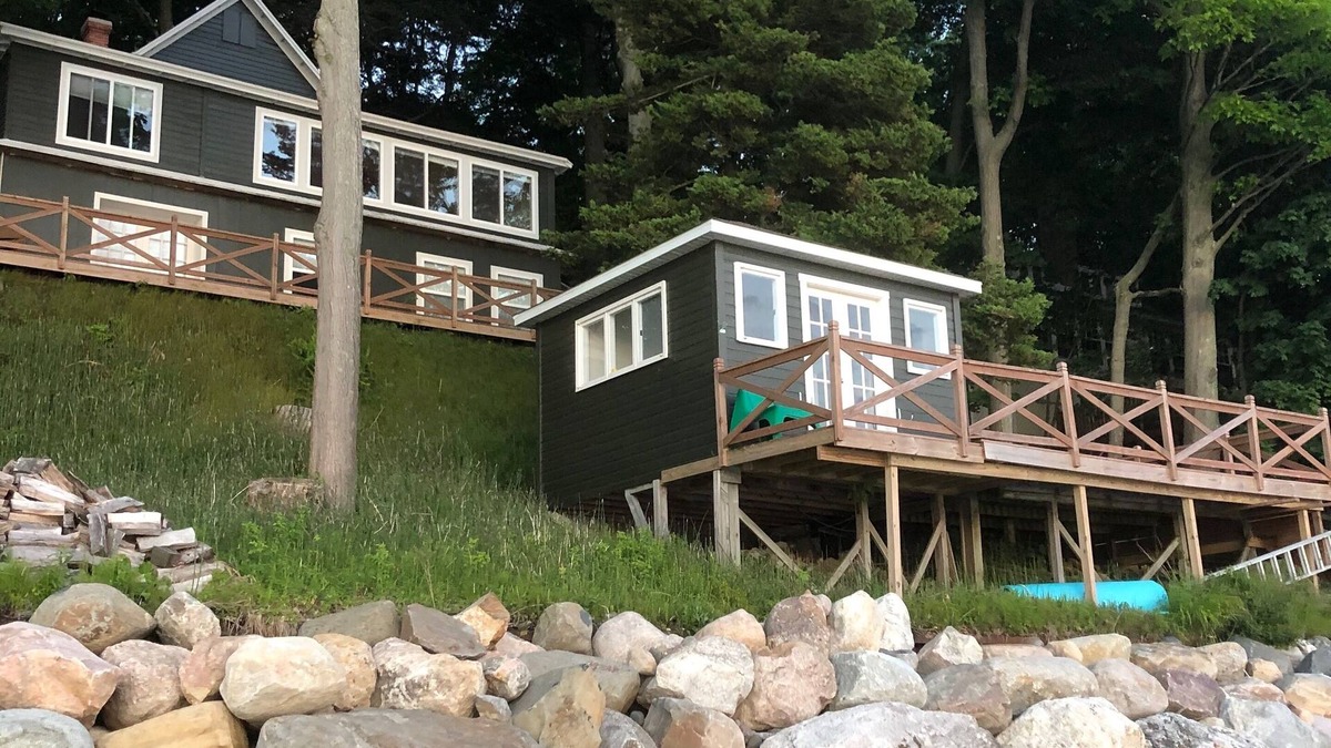 Douglas Cottage | Saugatuck Family Beach Cottage and Cabana