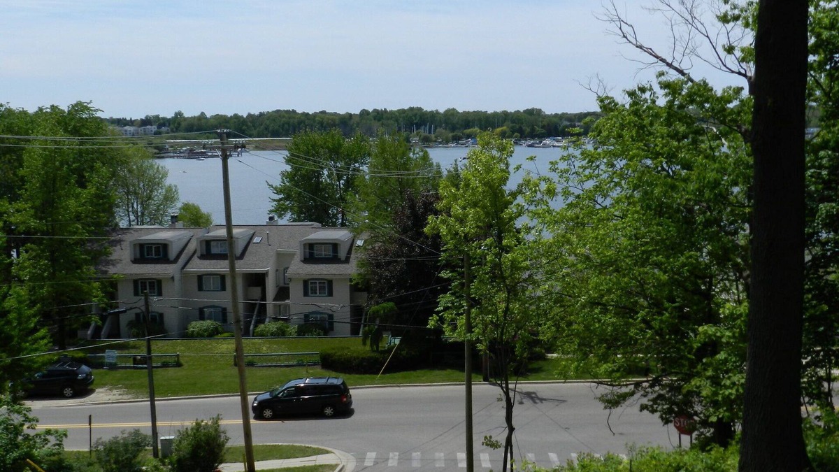 Saugatuck House | Saugatuck, MI - BayView *Recently Renovated*