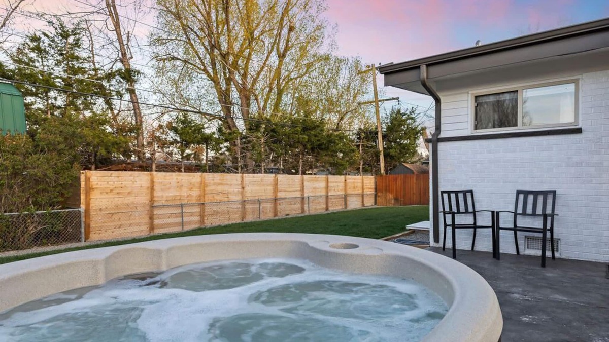 Alta Vista Area House | Sauna- Hot Tub- Garage Game Room- Outdoor Dining