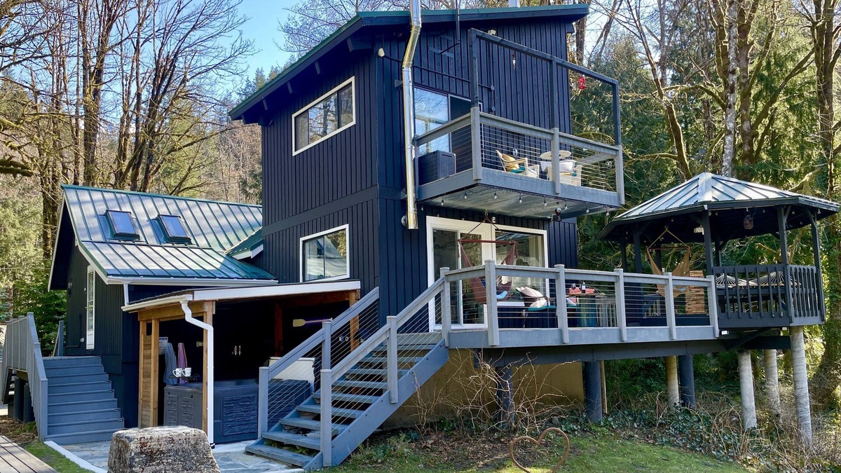 Gold Bar Ski Chalet | Sauna, Hot Tub, Hot Tub Shower, Riverfront - Recharge Chalet - Index WA