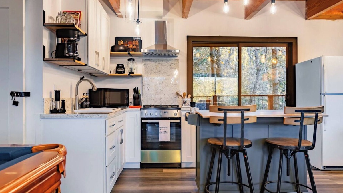 Lake Arrowhead Cabin | Sauna + Spa Hideaway Lodge Lakeview + Lake Access + Pool Table + Dog Friendly