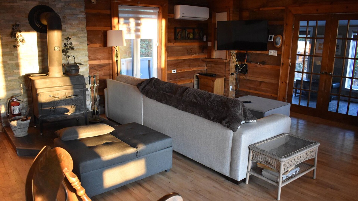 Val-des-Lacs Ski Chalet | Sauna/Spa/Ski/Rando Chalet Nordique Léger