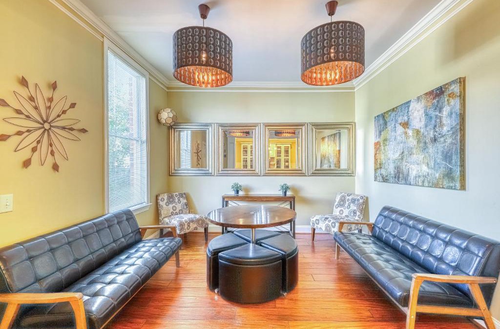 Old West Broad Neighborhood House | Savannah Lez Frederick
