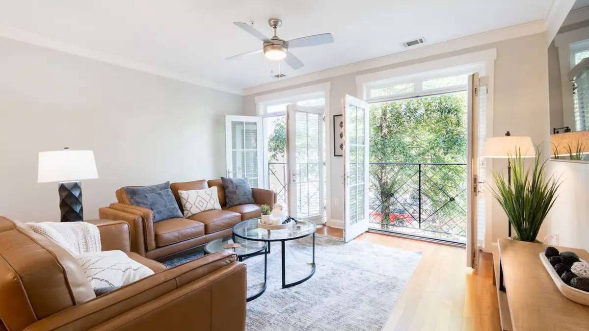 Old West Broad Neighborhood Apartment | Savannah Residences|Private Parking|3BR/2BA
