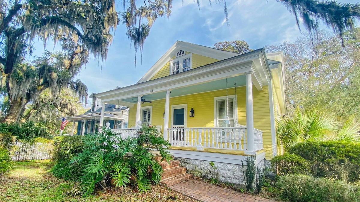 Isle of Hope Historic District Cottage | Savannah Slumbers Cottage - circa 1900 FIVE Bedroom on Savannah’s Isle of Hope