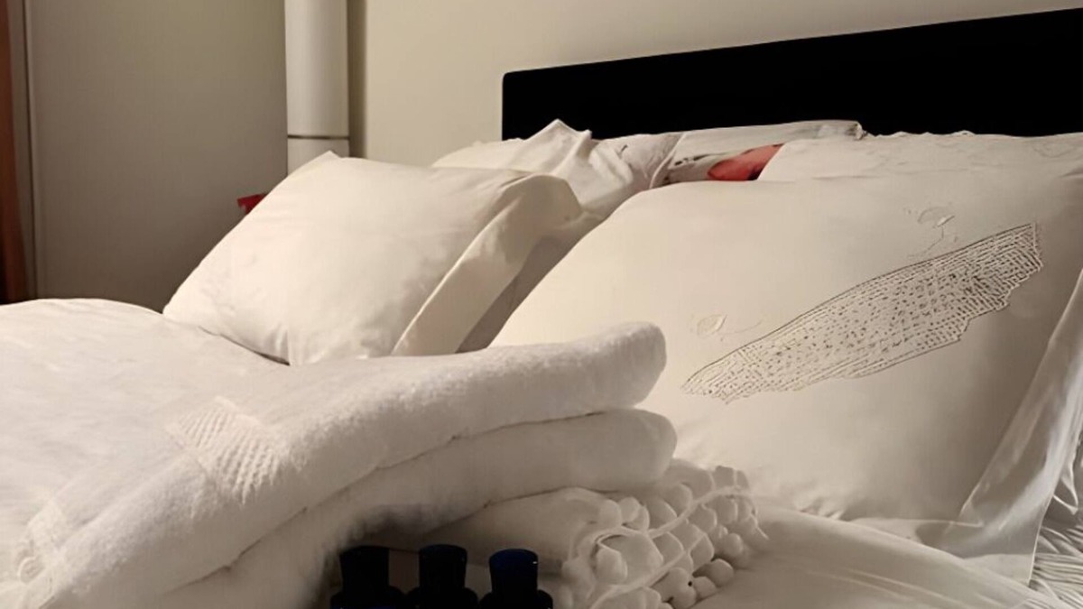 Hard Apartment | Savor delicious cuisine, luxury individual room in a 2 bedroom apartment