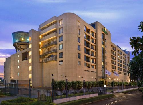 IMT Manesar Hotel | Savoy Suites Manesar