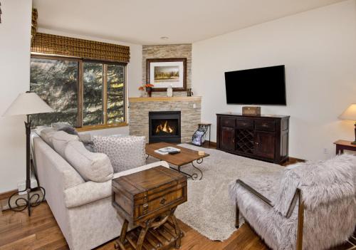 Vail House | Savoy Villas 2D Condo