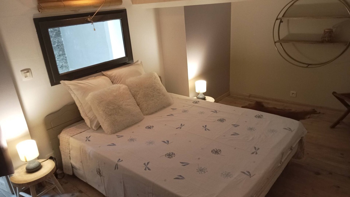 Villeneuve-les-Montreal Apartment | 'Savoyarde' Room with Shared Pool, Wi-Fi and Air Conditioning - Villeneuve-lès-Montréal