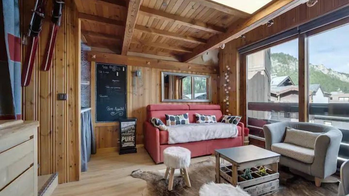 Val-d'Isere Apartment | Savoyard style apartment in a cottage