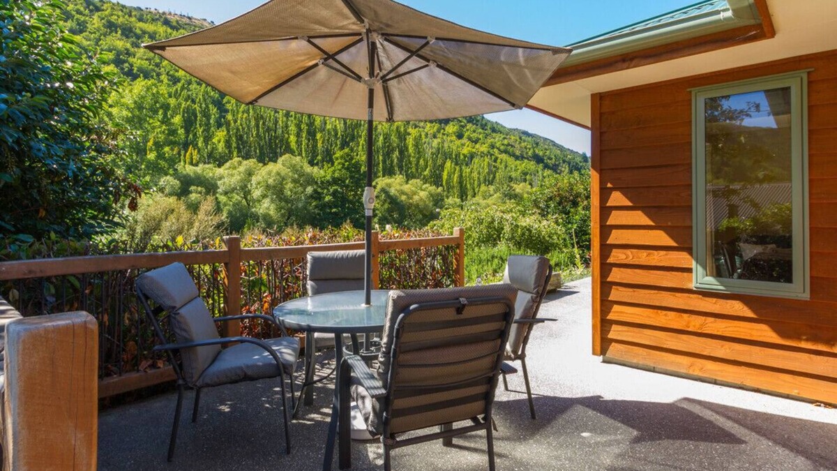 Arrowtown Cottage | Sawmillers Retreat - Arrowtown Holiday Home