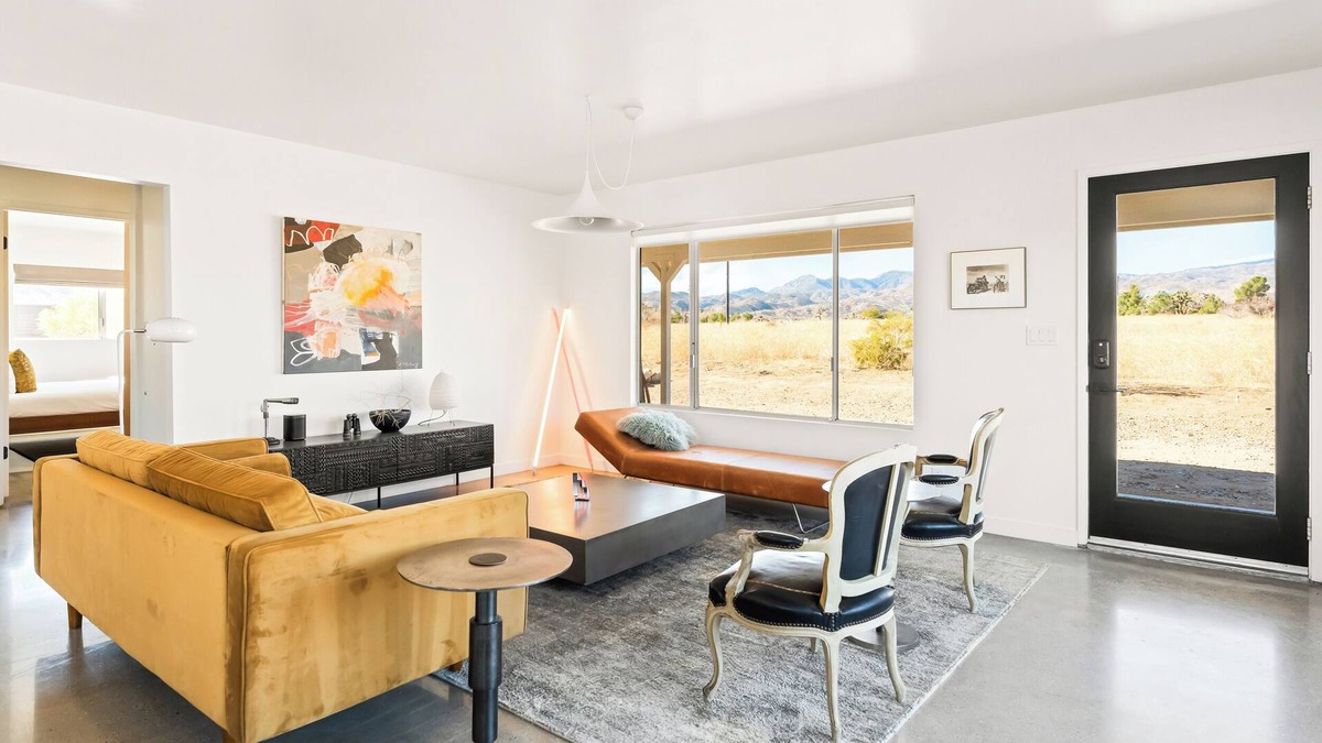 Pioneertown House | Sawtooth House - Hot tub - Views - Yoga Space