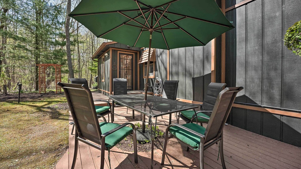 Harbert Cottage | Sawyer Retreat w/Fire Pit < 2 Mi to Beaches!